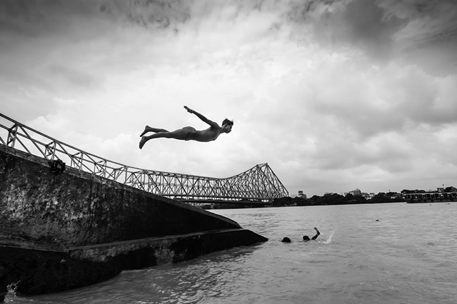 Fly - Howrah Bridge, Kolkata, India