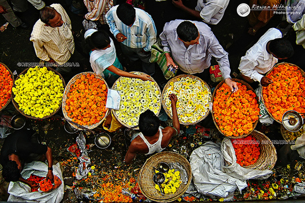 Flower Seller, Dadar Phool Gali, Mumbai - India.