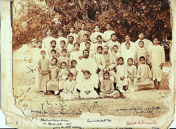 Rabindranath Tagore with Brahmacharyashrama boys - Santiniketan 1903