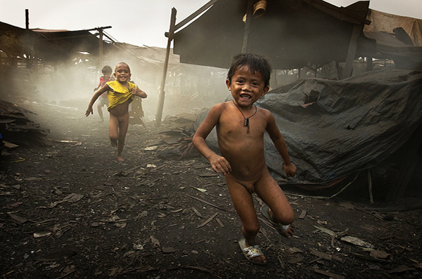 Ulingan, Tondo - Playing in the maze