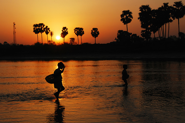 Best Entries of The Mood Of Silhouette Photo Contest