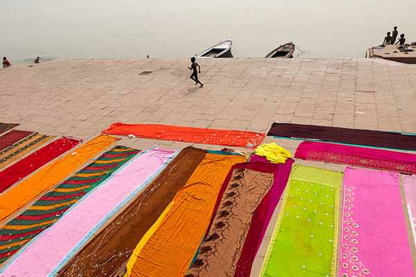 Saris, Varanasi - Indian Color Street Photography