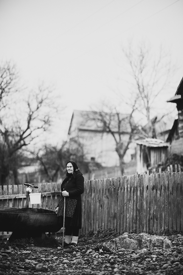 OLTRE IL MURO: ARTE e FOTOGRAFIA: VALENI, A VILLAGE IN ROMANIA | MARK CAREY