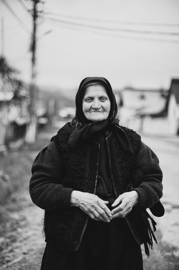 OLTRE IL MURO: ARTE e FOTOGRAFIA: VALENI, A VILLAGE IN ROMANIA | MARK CAREY