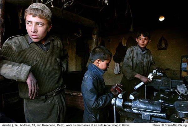 Afghan Child Labor by Chien-min Chung