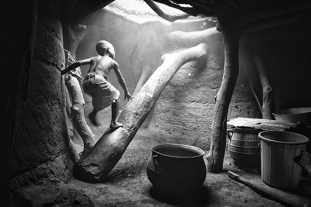 The Daily Life of African Tribes – Daring & Splendid Photographs by Mario Gerth