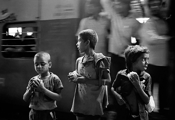 Street Children of Bombay by Dario Mitidieri
