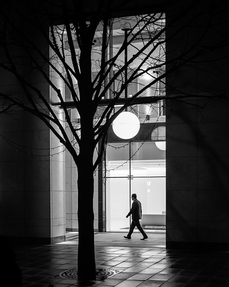 Magic with geometrical patterns in Street Photography by Rupert Vandervell