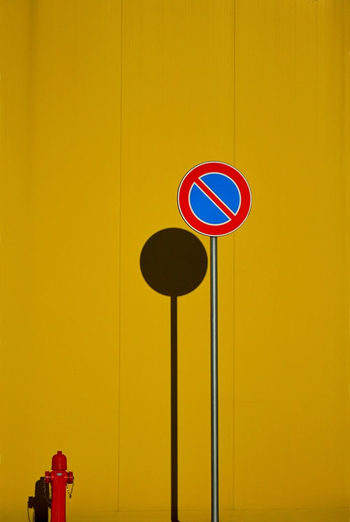 Abstractive and Minimalism Street Photography by Giovanni Tisocco