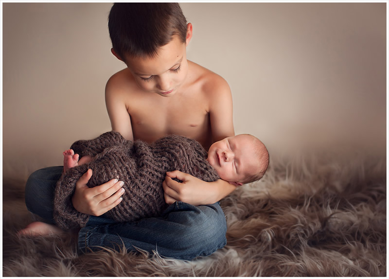 New Born and Children Portrait Photography by Lisa Holloway