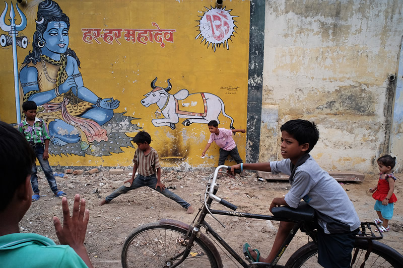 Getting the Layers Right in Street Photography by Vineet Vohra