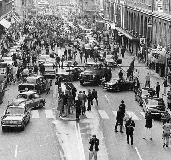Sweden switched to driving on the right side of the road in 1967. This was the result on the first morning.