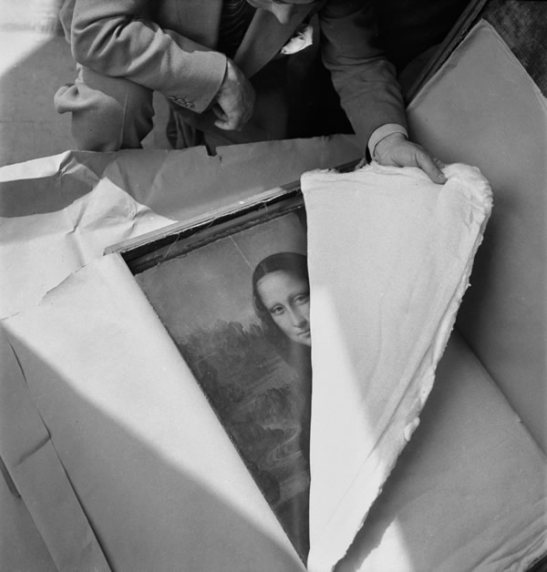 Da Vinci's Mona Lisa is returned to the Louvre after WWII.