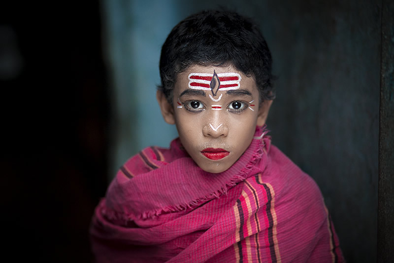 Bangladesh Photographer Pronov Ghosh Captures The Soulful Portraits of Cultural People 