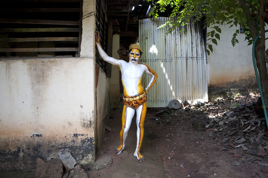 Hulivesha (Tiger Mask) - Incredible Photo Story by Pradeep KS