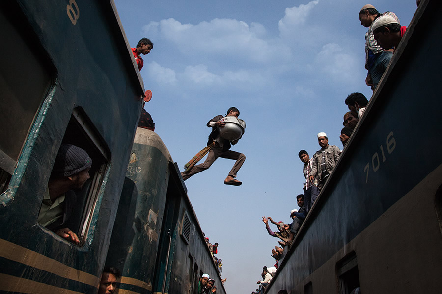 Day Of Mass Rush Prayer - A Photo Story By Arka Dutta