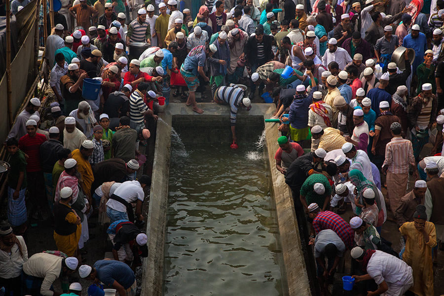 Day Of Mass Rush Prayer - A Photo Story By Arka Dutta