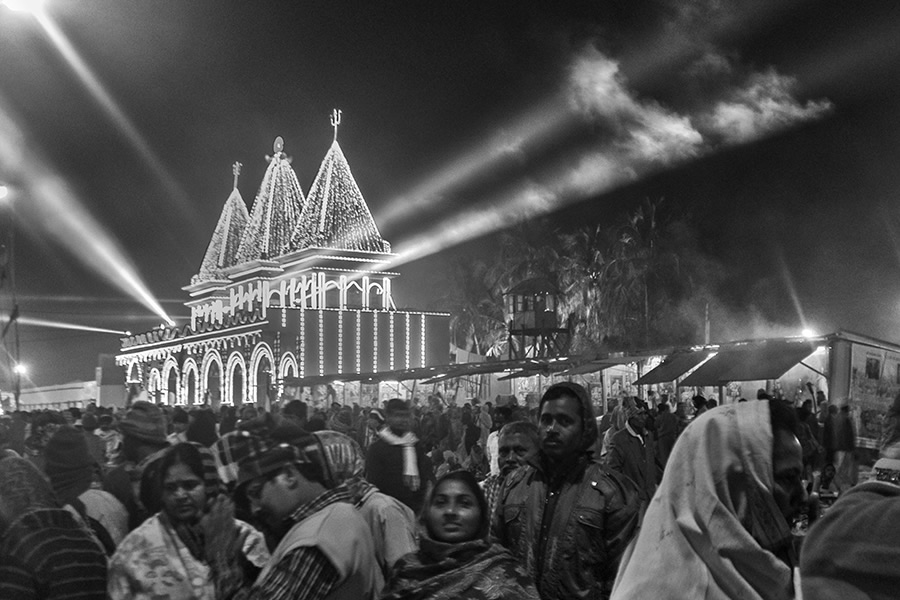 The Gangasagar Mela - Photo Series By Indian Photographer Sushavan Nandy