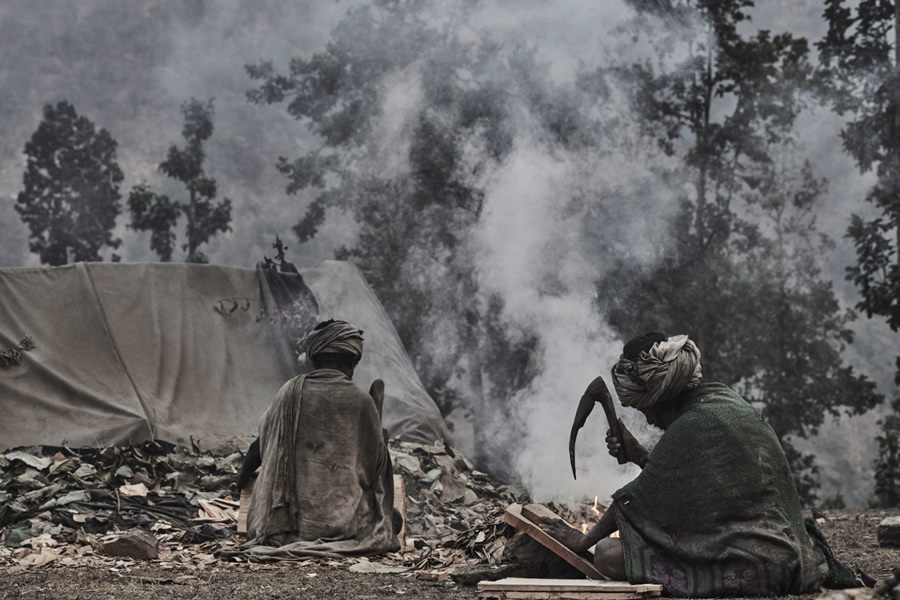 The Last Nomadic Hunters And Gatherers Of The Himalayas - Photo Series By Jan Moller Hansen