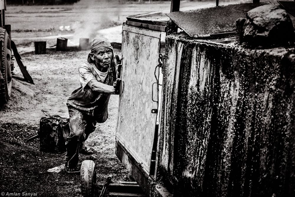 Men At Work - Photo Essay By Indian Photographer Amlan Sanyal