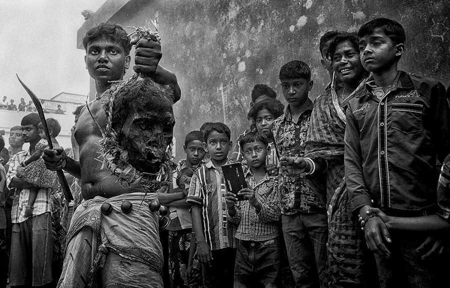 The Faith of Life - Photo Series About Gajan Festival in West Bengal By Avishek Das