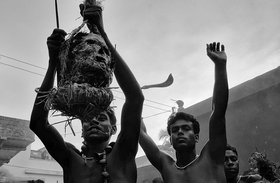 The Faith of Life - Photo Series About Gajan Festival in West Bengal By Avishek Das