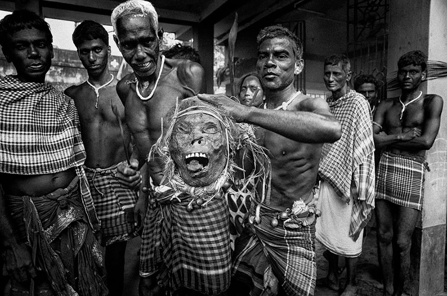 The Faith of Life - Photo Series About Gajan Festival in West Bengal By Avishek Das