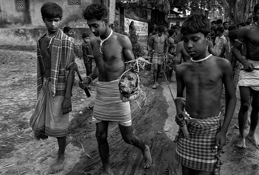 The Faith of Life - Photo Series About Gajan Festival in West Bengal By Avishek Das