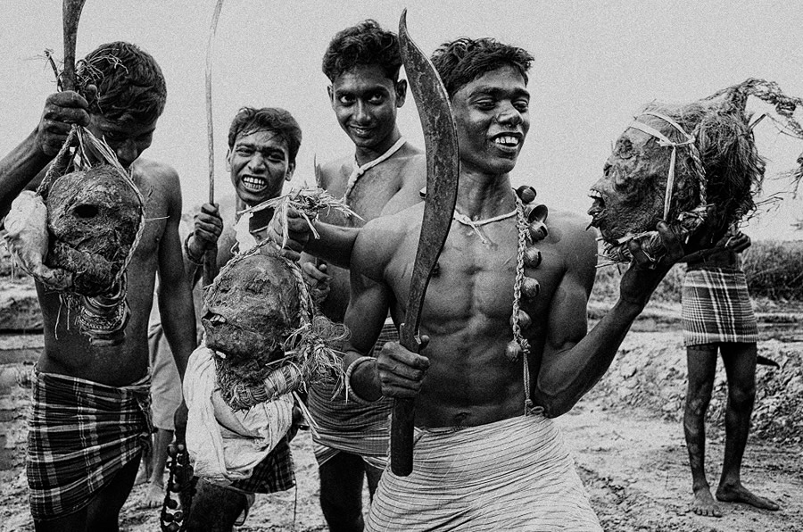 The Faith of Life - Photo Series About Gajan Festival in West Bengal By Avishek Das