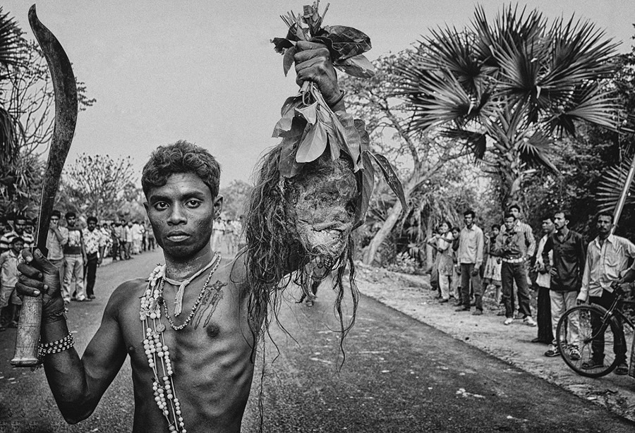 The Faith of Life - Photo Series About Gajan Festival in West Bengal By Avishek Das