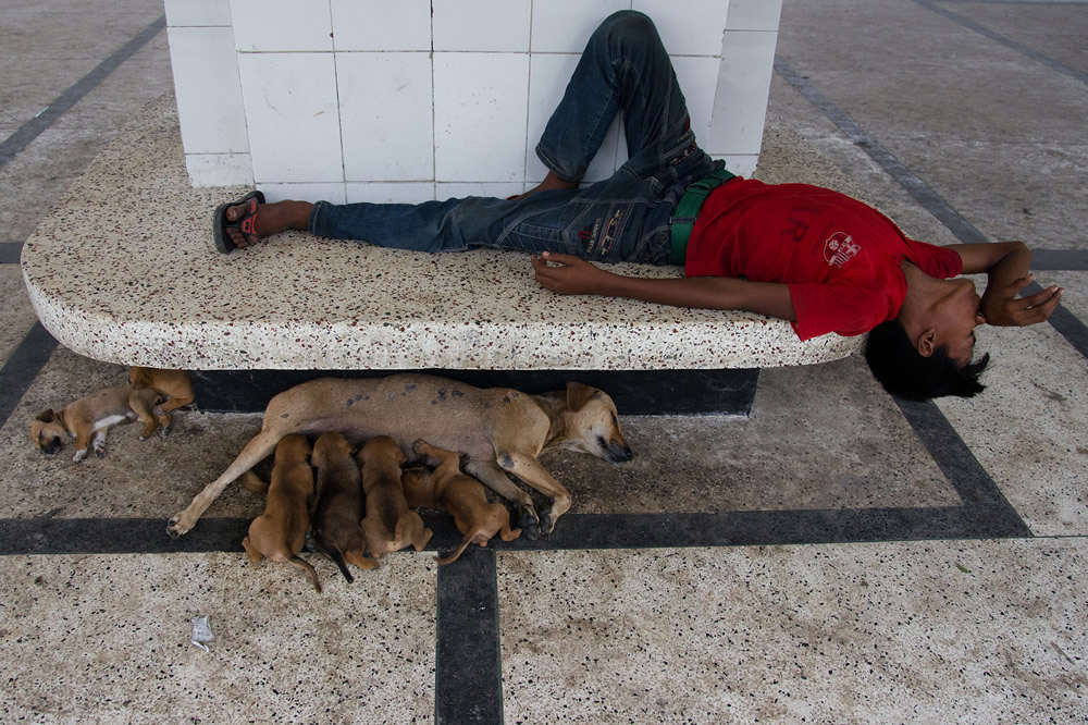 Md.Enamul Kabir - This Bangladeshi Photographer Takes You Deep Into Street Photography