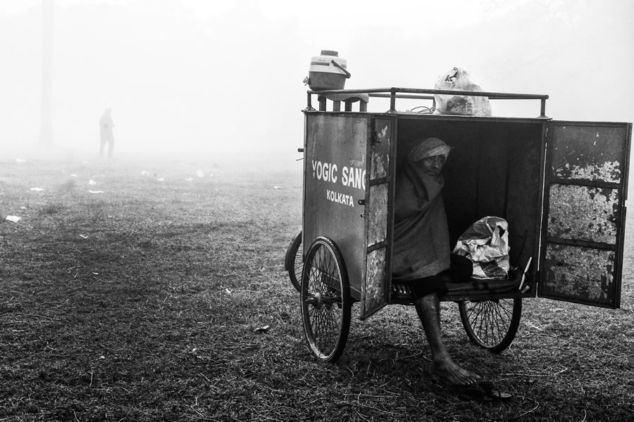 The 25th Hour - Photo Series By Indian Photographer Kanishka Mukherji