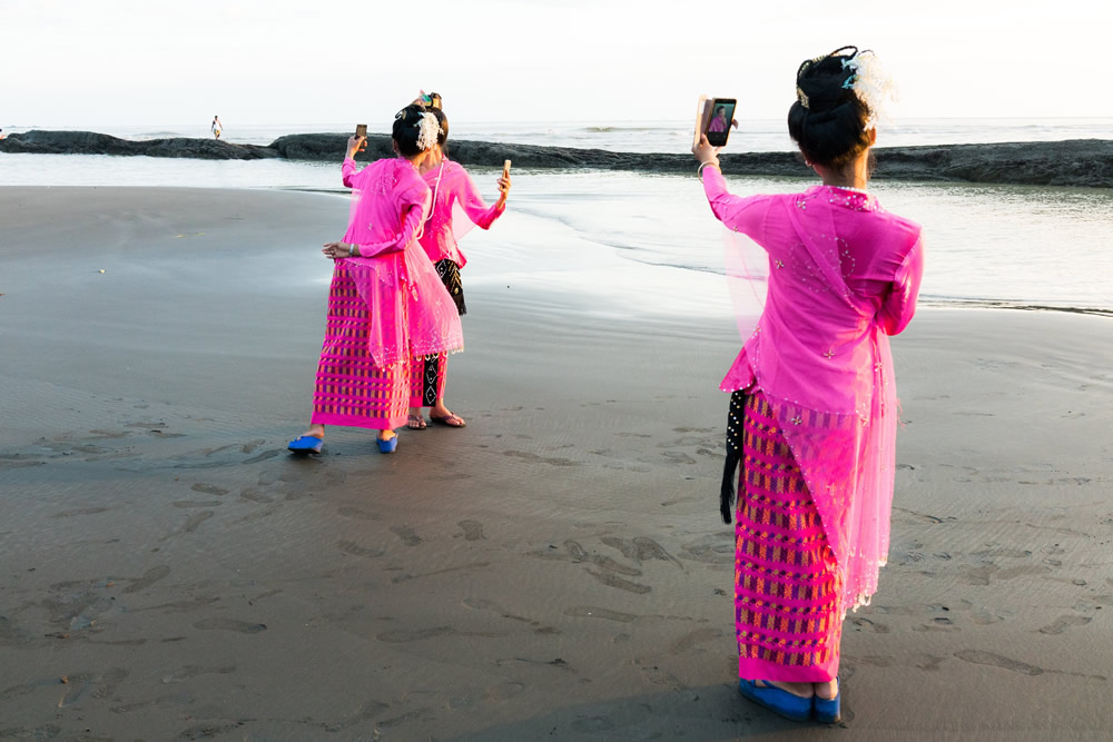 Myanmar Through The Eyes Of A Local - Street Photography Series By Sai Htin Linn Htet