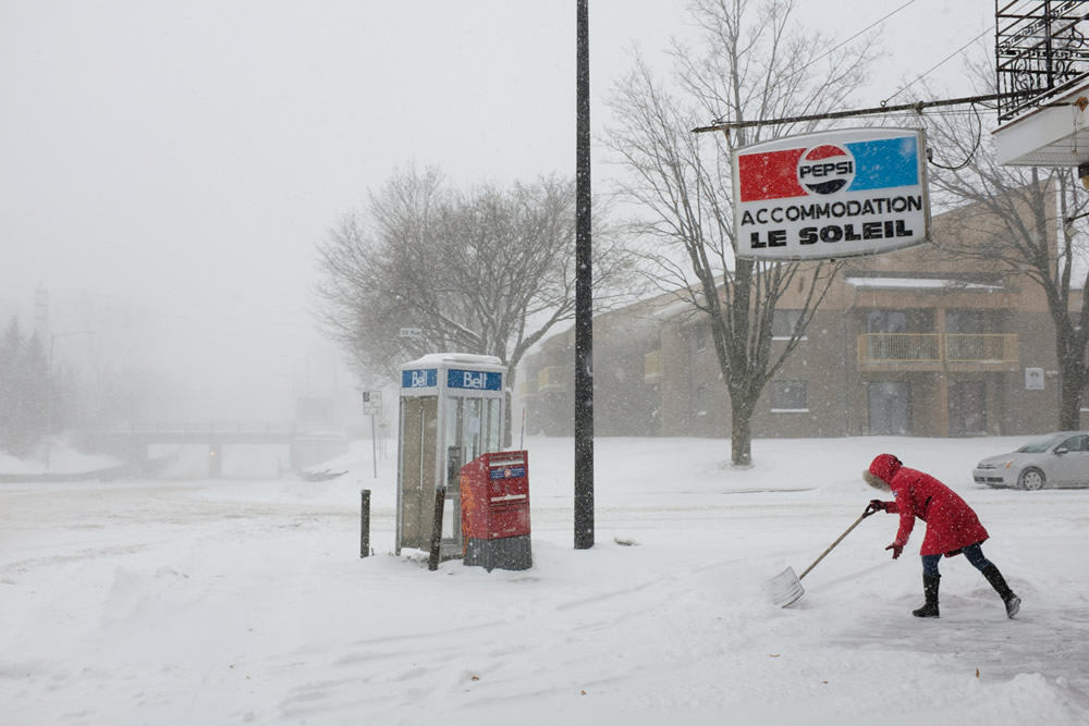 Les Beaux Moments - Street Photography Series By Jasmin Gendron