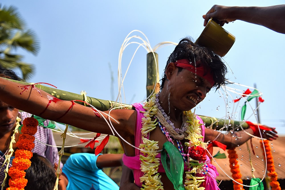 Crucification – A Painful Devotion: Photo Story By Indian Photographer Avishek Das