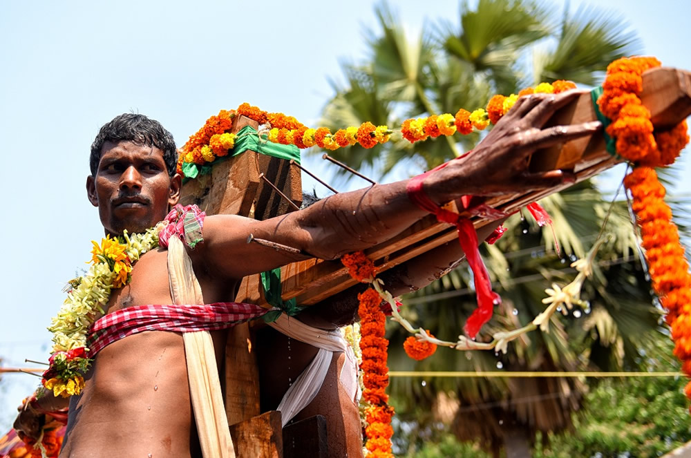 Crucification – A Painful Devotion: Photo Story By Indian Photographer Avishek Das