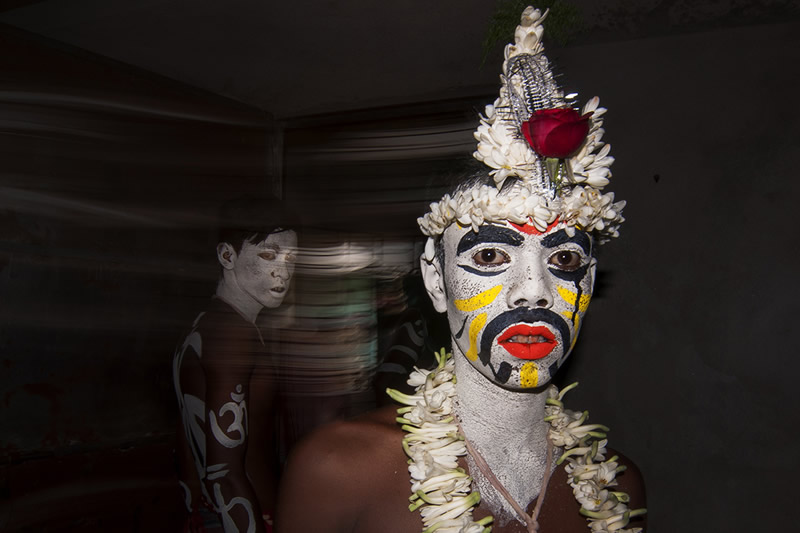 Ignition of Faith: Amidst Bengal - Photo Series By Indian Photographer Niladri Adhikary