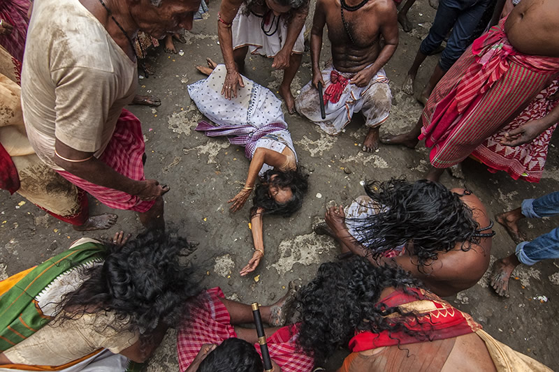 Ignition of Faith: Amidst Bengal - Photo Series By Indian Photographer Niladri Adhikary