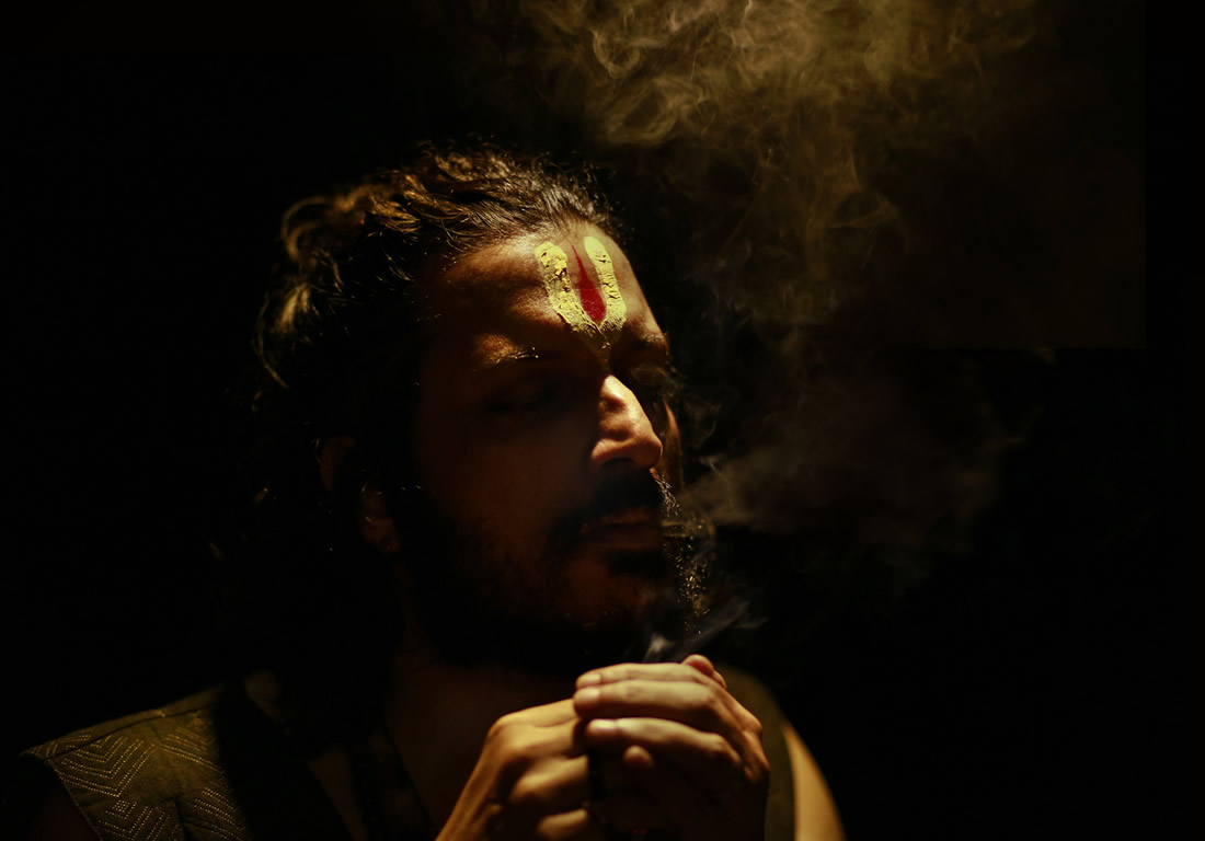 Urban Sadhu - Photo Series By Indian Photographer Sharmistha Dutta