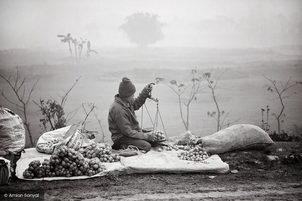 Dolua Mela: Photo Series By Indian Photographer Amlan Sanyal