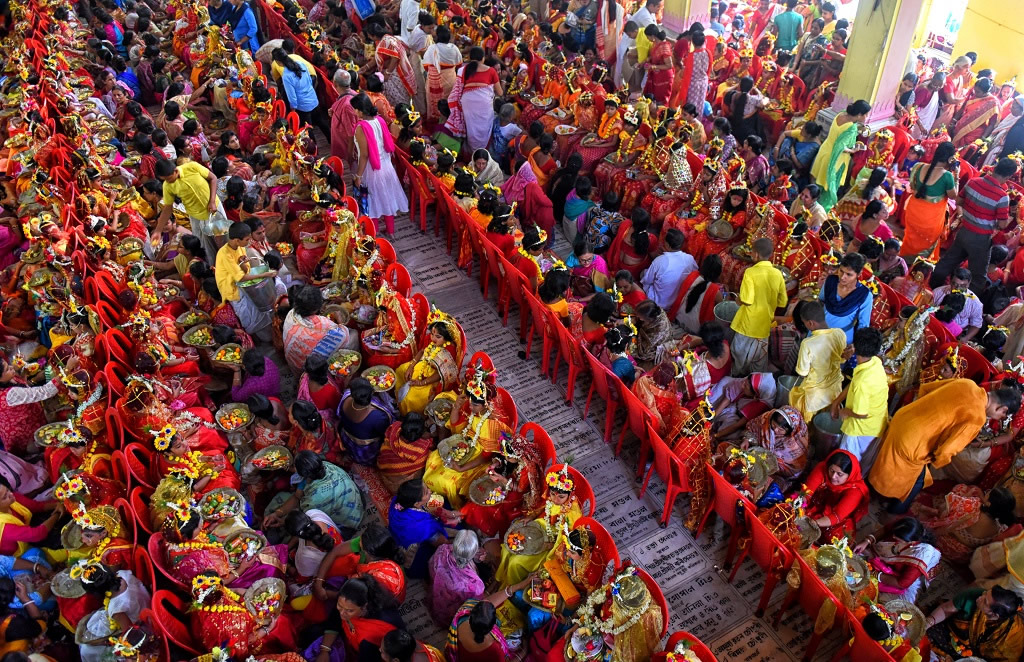 Kumari Puja: Worship Of Unmarried Teenage Girl As Goddess - Photo Series By Avishek Das