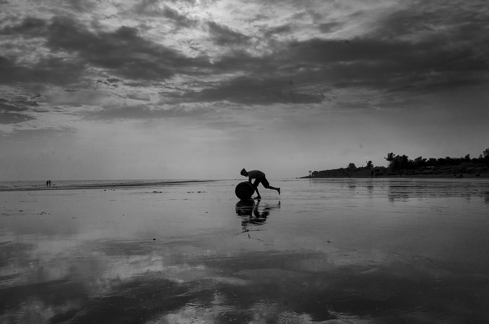 Life In Kuakata: Photo Series By Bangladeshi Photographer Nafi Sami