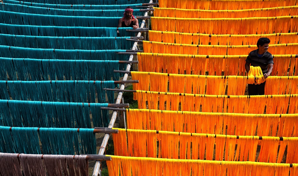 Preparation Of Indian Traditional Dress - Saree: Photo Series By Avishek Das