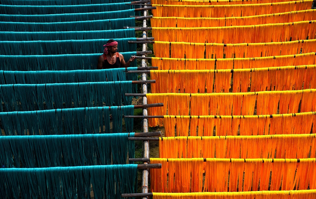 preparation-of-indian-traditional-dress-saree-photo-series-by