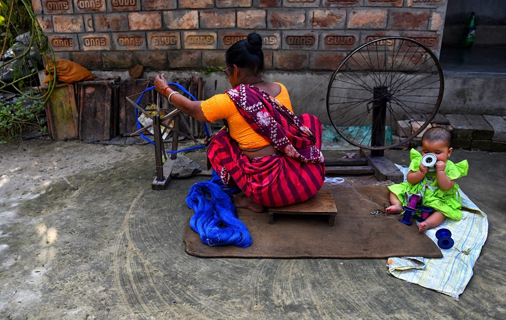 Preparation Of Indian Traditional Dress - Saree: Photo Series By Avishek Das