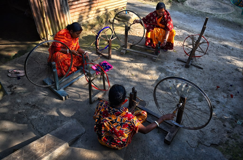 Preparation Of Indian Traditional Dress - Saree: Photo Series By Avishek Das