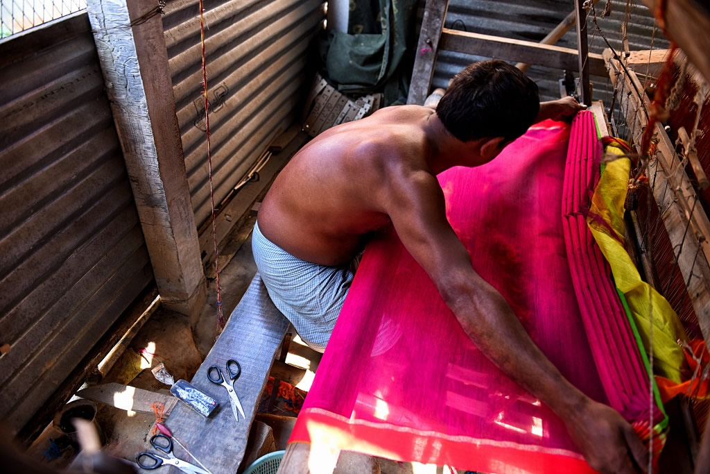 Preparation Of Indian Traditional Dress - Saree: Photo Series By Avishek Das