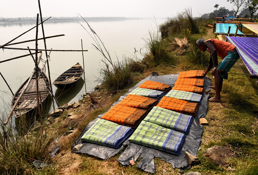 Preparation Of Indian Traditional Dress - Saree: Photo Series By Avishek Das