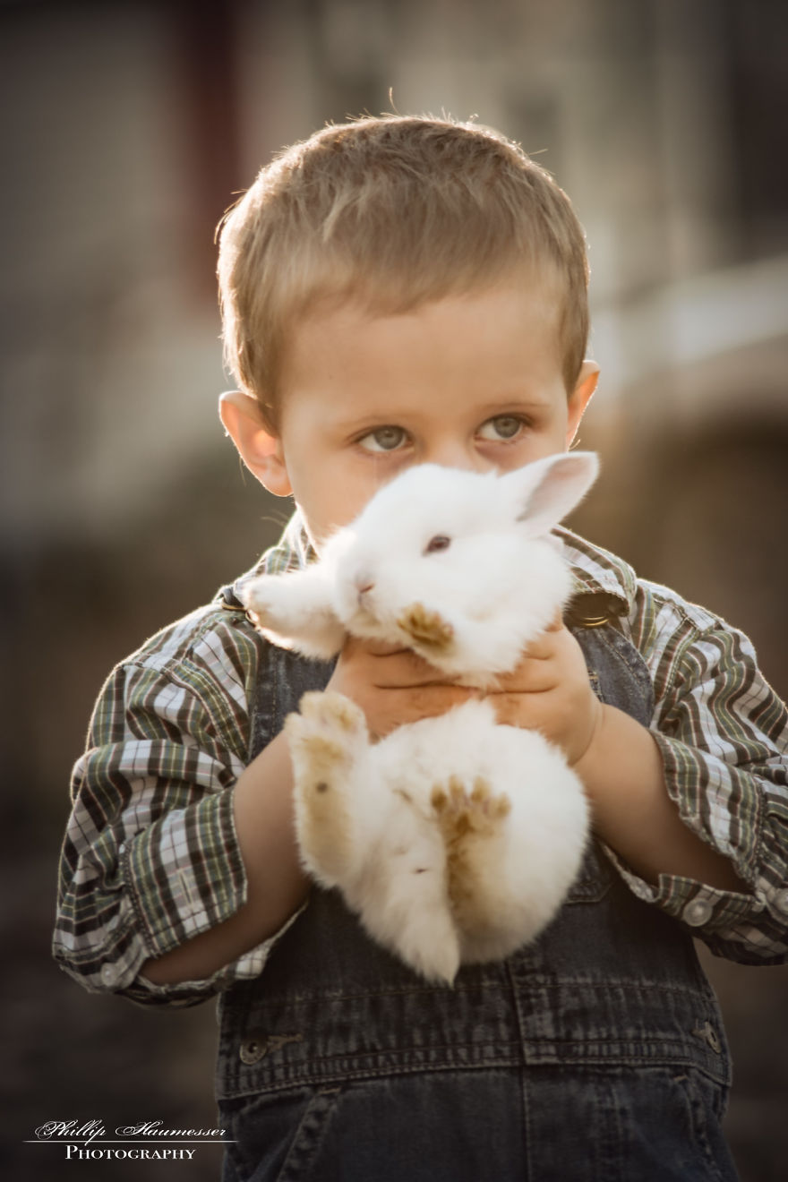 Most Beautiful Photos Of Kids And Barnyard Animals By Phillip Haumesser ...