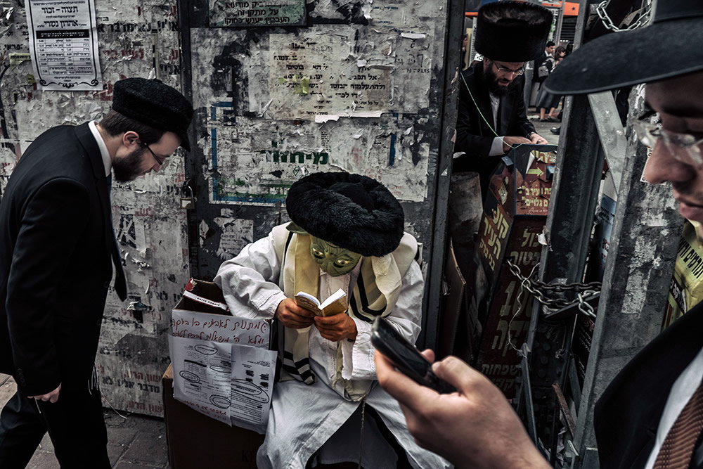 An Interview With Israeli Street Photographer Ronen Berka